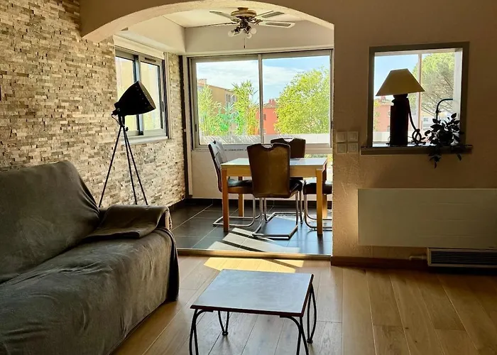 Apartment Cote Quai Du Cap D'agde - Parking - Histoire De Cles *