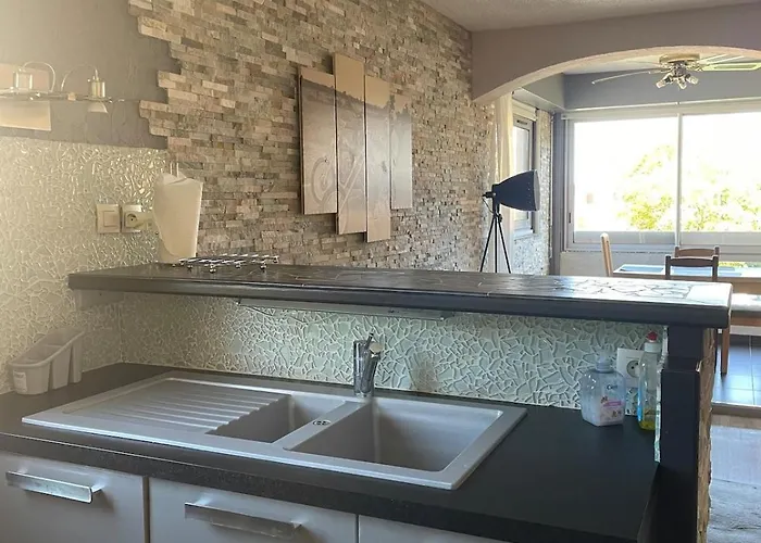 Cote Quai Du Cap D'agde - Parking - Histoire De Cles *