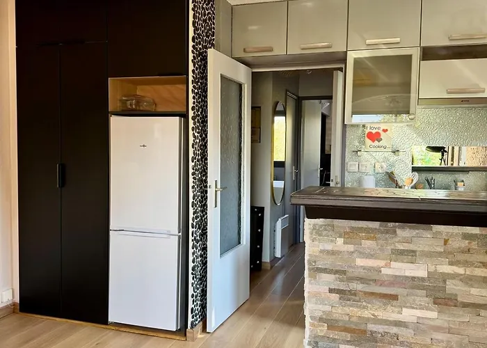 Cote Quai Du Cap D'agde - Parking - Histoire De Cles