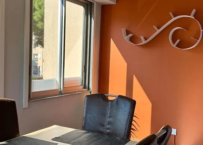 Cote Quai Du Cap D'agde - Parking - Histoire De Cles Daire *