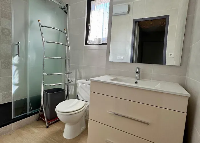 Cote Quai Du Cap D'agde - Parking - Histoire De Cles Daire *