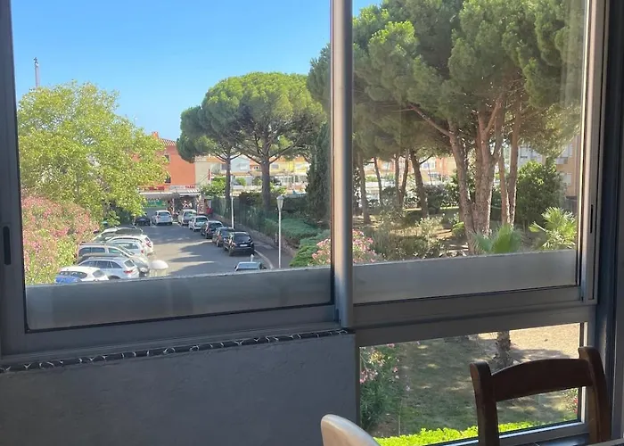 Cote Quai Du Cap D'agde - Parking - Histoire De Cles Agde