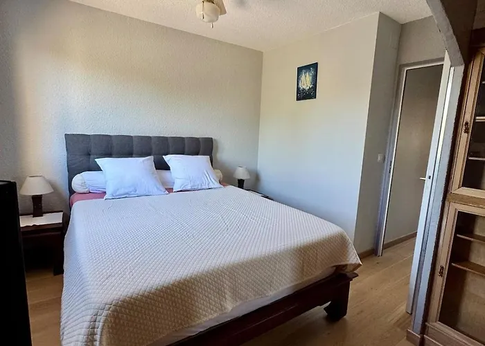 Cote Quai Du Cap D'agde - Parking - Histoire De Cles