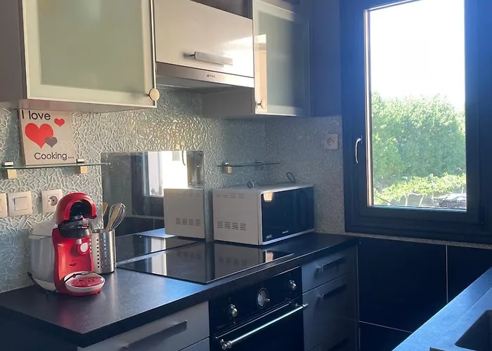 Cote Quai Du Cap D'agde - Parking - Histoire De Cles