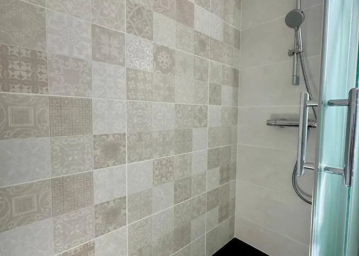 Cote Quai Du Cap D'agde - Parking - Histoire De Cles Daire